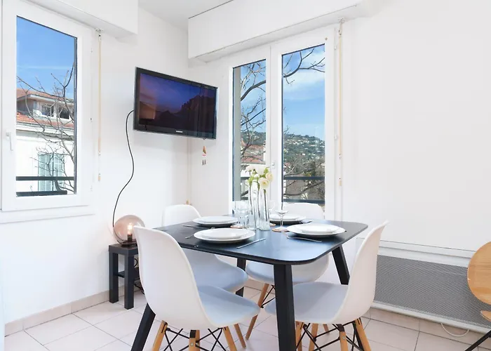 Le Calmette By Apirent #central #lumineux #calme #wifi