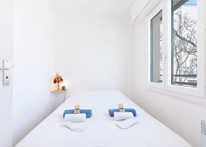 Le Calmette By Apirent #central #lumineux #calme #wifi